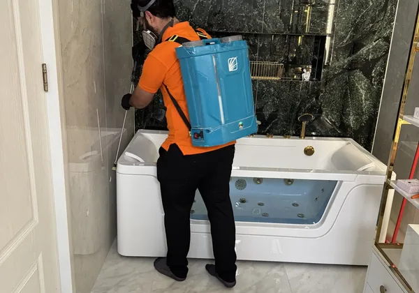 Best Control pest control technician at work in Erbil
